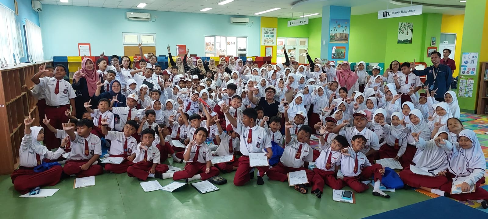 Wisata LiterAsyik Ke Perpustakaan Jakarta Timur Bersama SDN Pondok Bambu 10